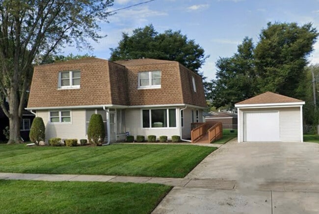 Building Photo - 2605 Oriole Ln