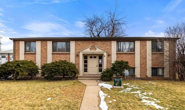 Building Photo - 1410 S Ash St