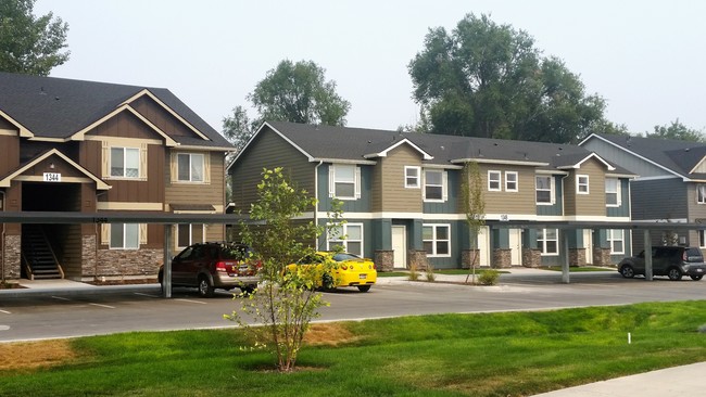 Building Photo - Creekside Apartments