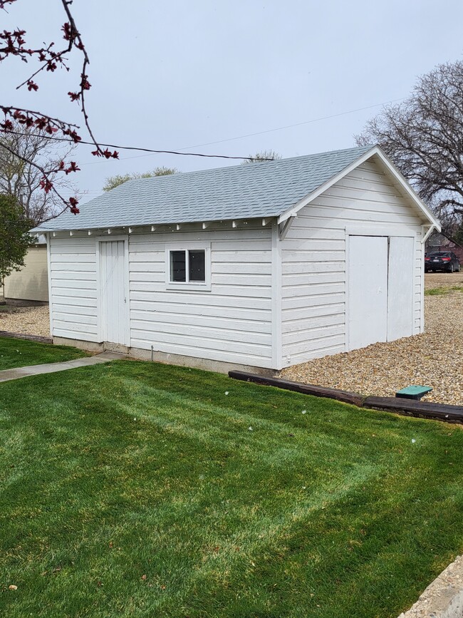 Large Shed/Storage - 1819 E Maple St