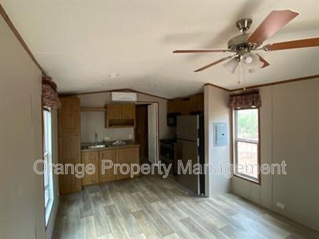 Foto del edificio - 930 Cedar Village Ln