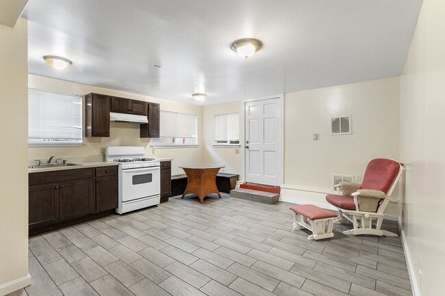 Building Photo - 1809 38th Ave