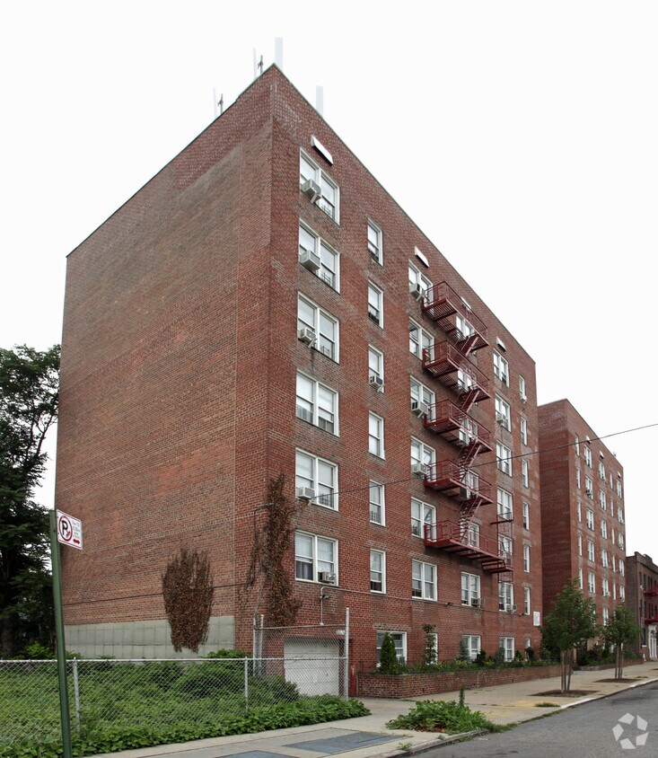 Building Photo - 450 E 34th St