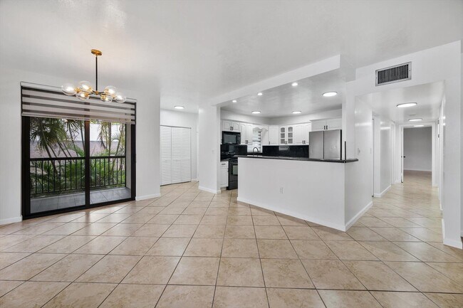 Foto del edificio - 740 NE 199th St