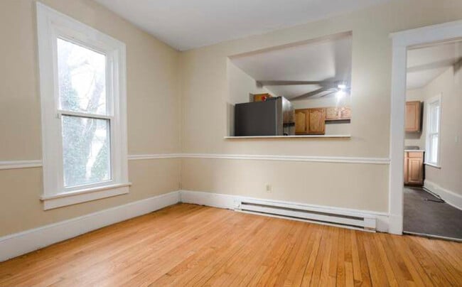 Building Photo - 533 W Stephen St