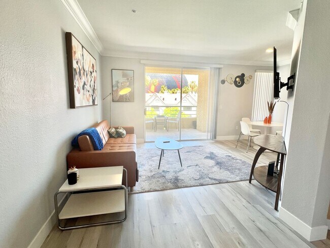 Foto del edificio - Gorgeous Remodeled 1 Br 1 Ba Furnished Luxury Condo w/all Utilities Included in Rent