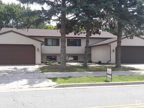 Building Photo - 1534 S Nicolet Rd