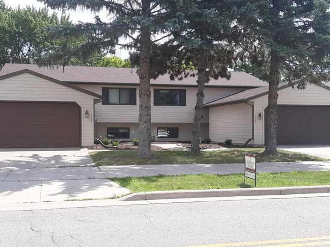 Primary Photo - 1534 S Nicolet Rd