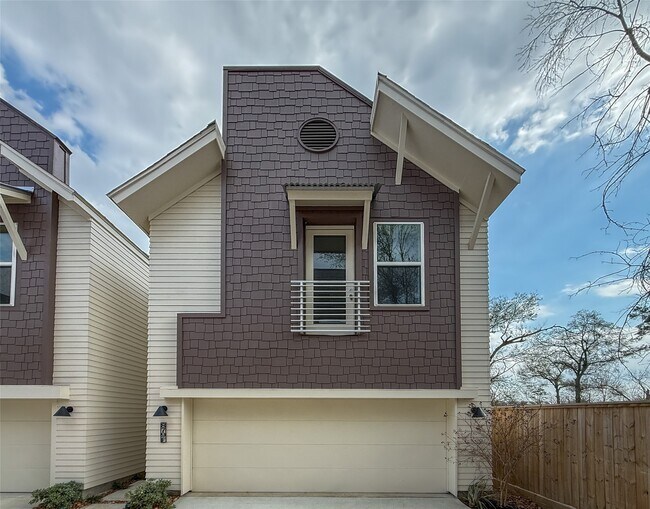 Building Photo - 879 Rachel St