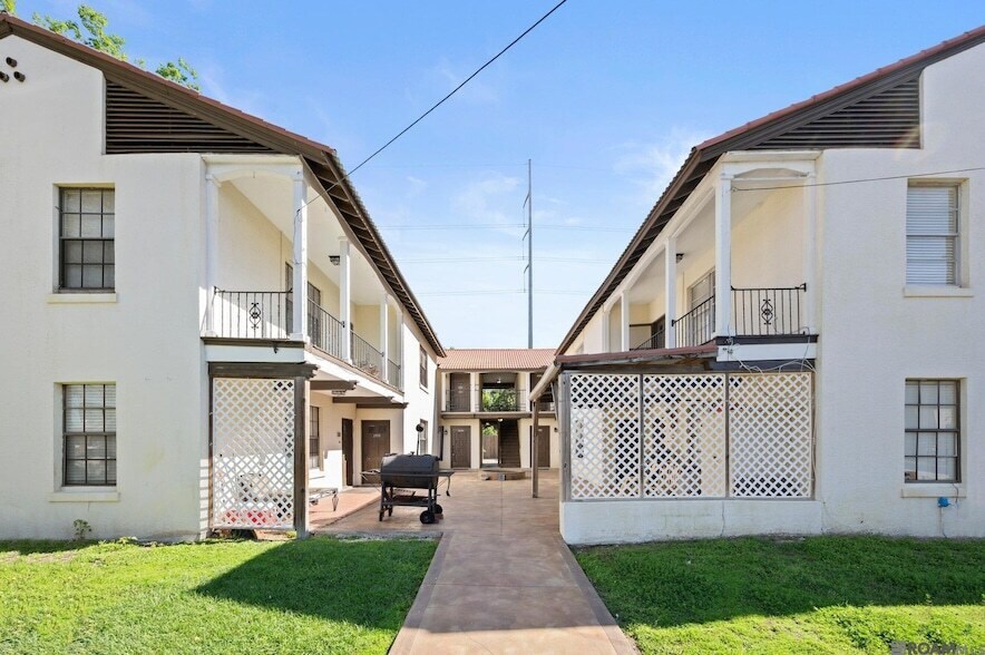 Foto principal - 2963 Greenwood Dr