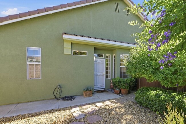 Building Photo - 720 Cam De Oro