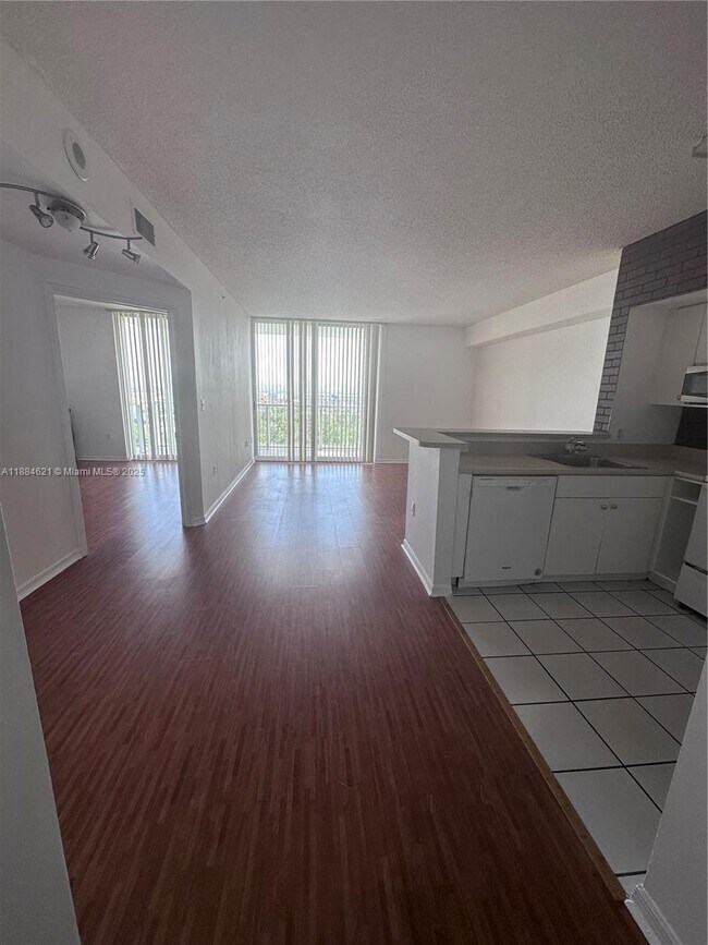 Foto del edificio - 5077 NW 7th St