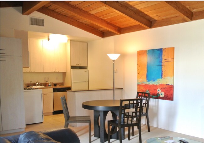 Foto del edificio - 5932 Soledad Mountain Rd