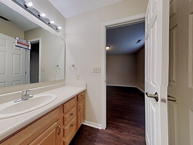 Building Photo - 8647 Jefferson Run
