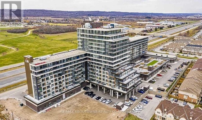 Building Photo - 550-550 N Service Rd