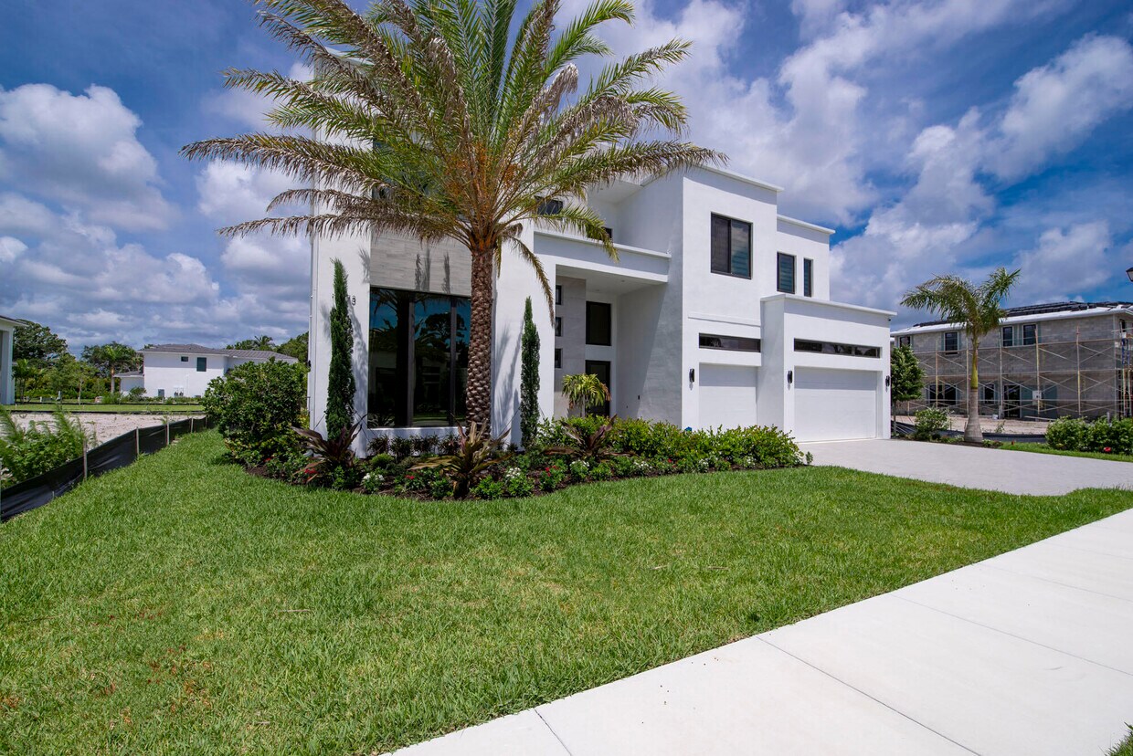 Primary Photo - 18473 Symphony Ct