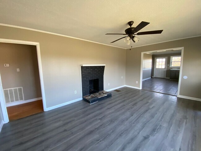 Building Photo - 4 bedroom 2 bath single family home - Afton, Tn