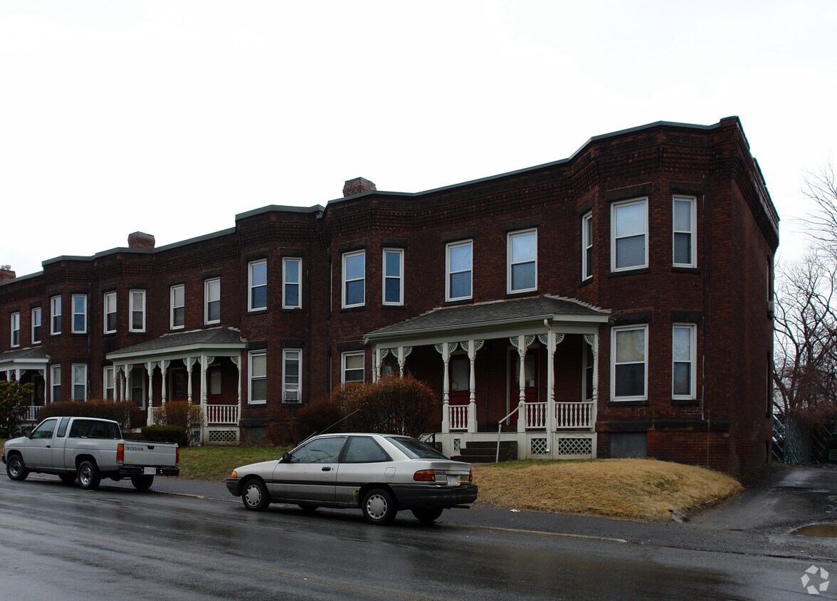 Primary Photo - 522-528 Pleasant St