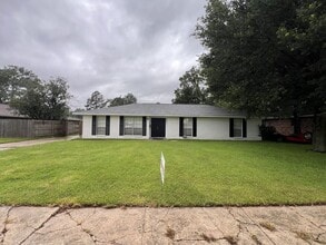 Building Photo - 464 Wilton Dr