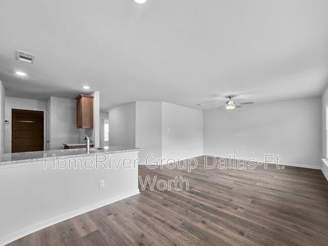 Building Photo - 427 Condie Russell Ave