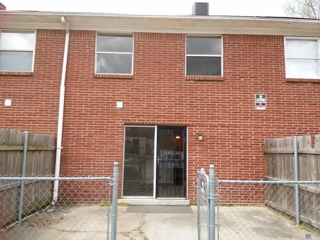 Building Photo - 4847 Sebree Ln