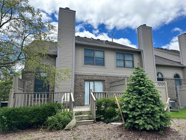 Building Photo - 45157 Horseshoe Dr