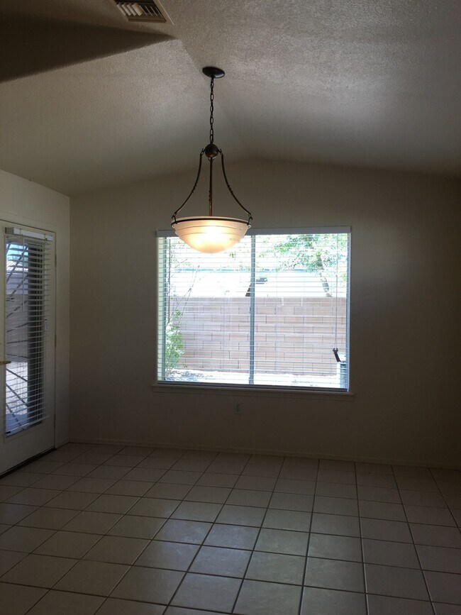 Foto del edificio - COMMUNITY POOL!