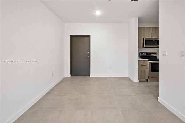 Foto del edificio - 1295 W 69th St