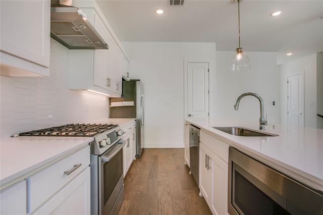 Foto del edificio - 112 E Oscar Dr