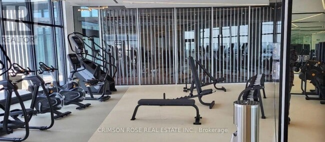 Building Photo - 448 Burnhamthorpe Rd W