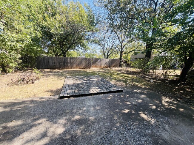 Building Photo - 602 North Blvd