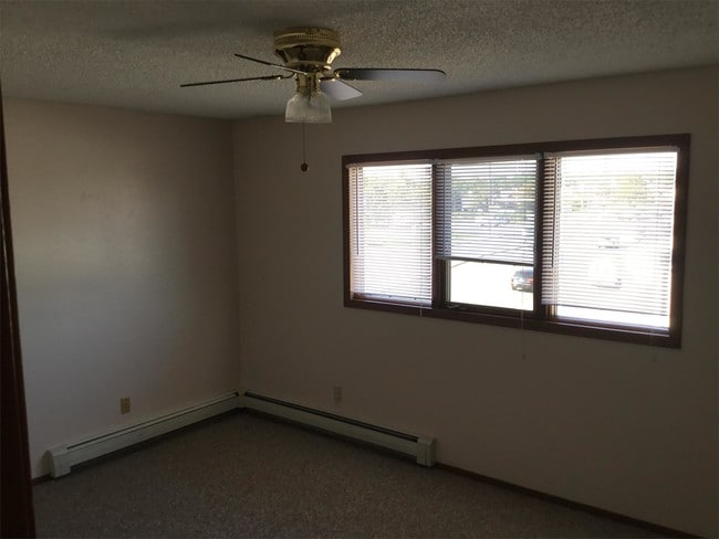 Building Photo - 1112 Portland Dr