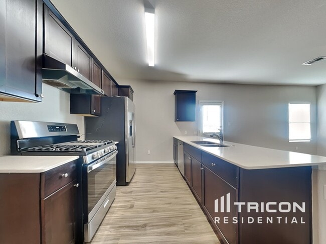 Building Photo - 317 Emerald Green Trail