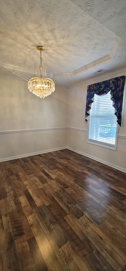 Foto del edificio - Beautiful 3 Bedro Brick Ranch Home w/ Bonus Room- Minutes from Interstate and Close to Shopping.