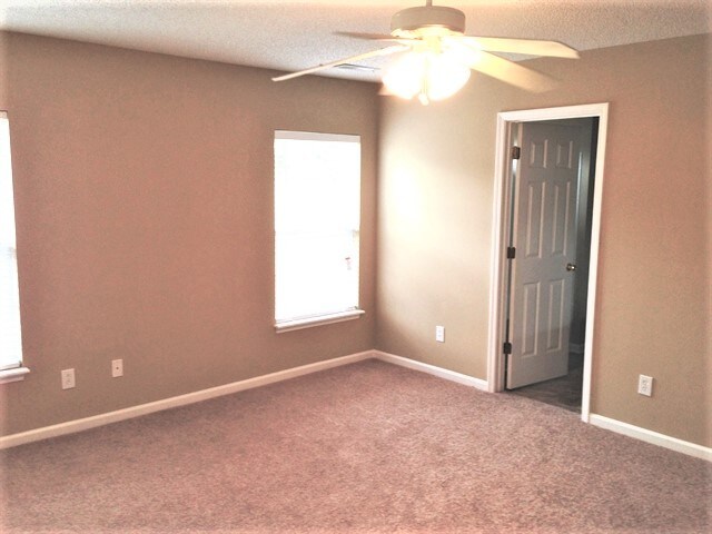 Building Photo - 4993 Harthill Avenue