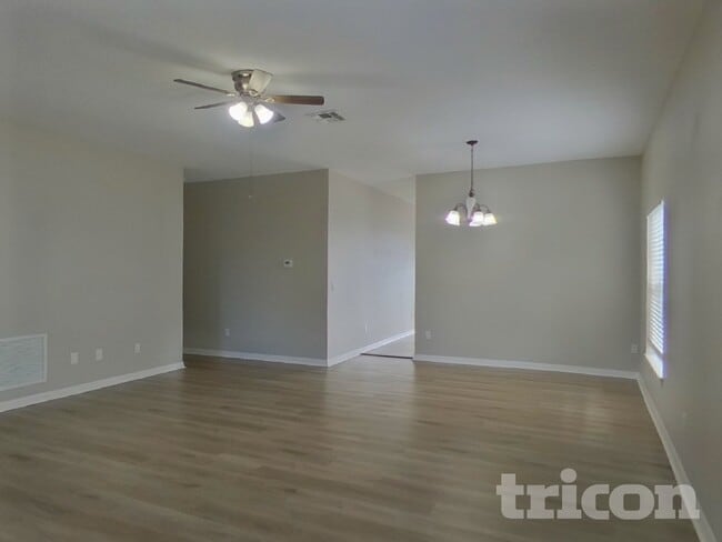 Building Photo - 4312 Hidden Meadow Dr