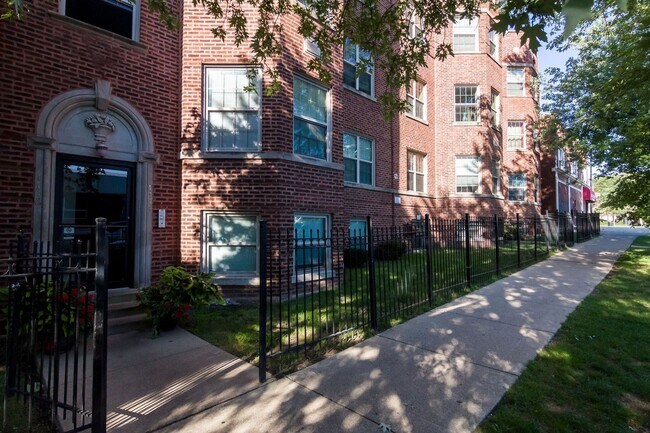 Foto del edificio - 1706 W Farwell Ave