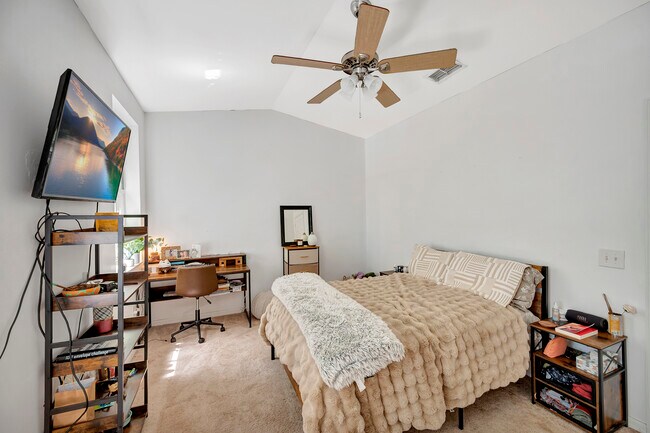 Building Photo - 3258 Tamara Dr