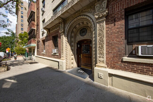 247-253 W 71st St New York, NY 10023 - 247-253 W 71st St