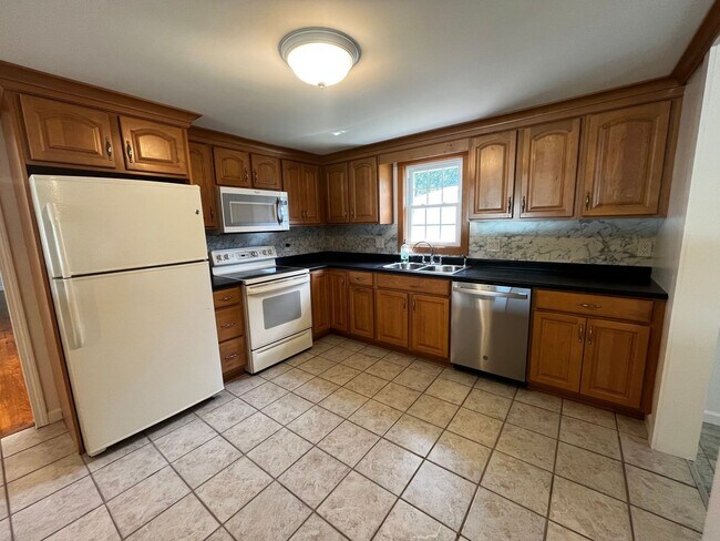 Foto del edificio - Updated 2 Bedroom Single Family Home