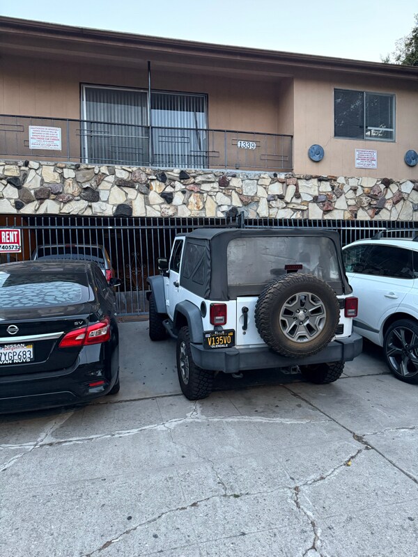 Foto del edificio - 1339 N Hobart Blvd