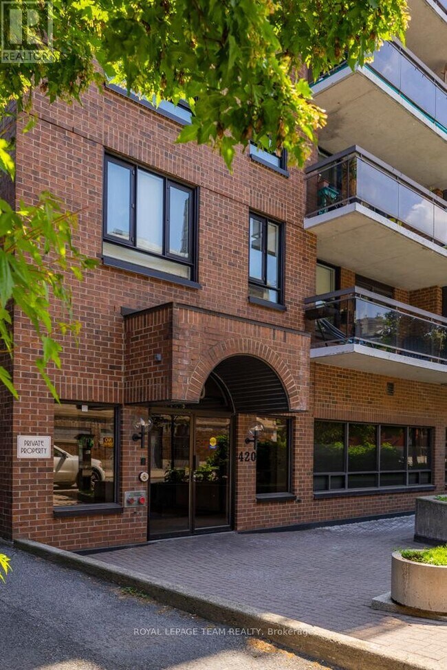 Photo du bâtiment - 420 Lewis St