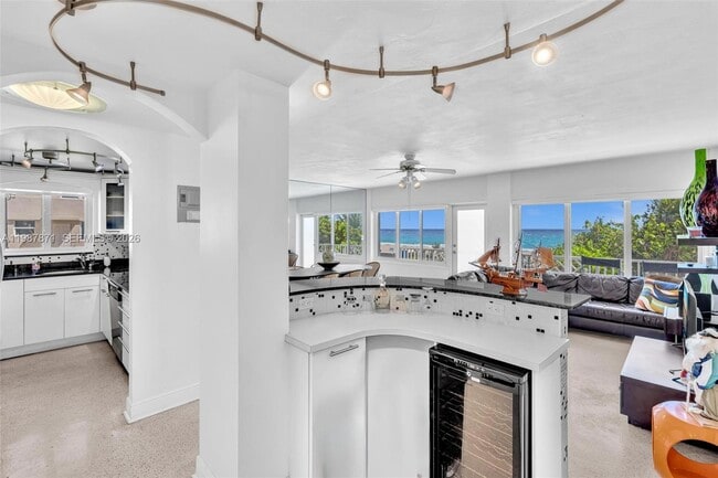 Building Photo - 4144 El Mar Dr