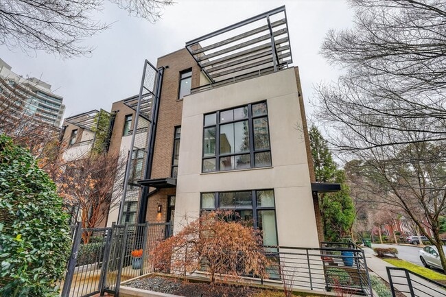 Foto del edificio - 721 Longleaf Dr NE