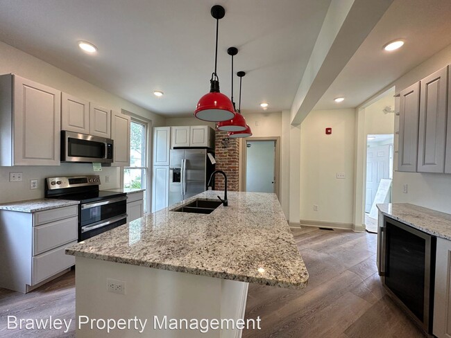 Foto del edificio - 8 br, 6 bath House - 514 W Kirkwood Ave