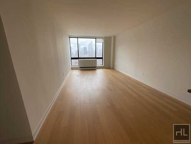 Building Photo - Luxury 1BD/1BA $4700 3 Minutes to Central ...