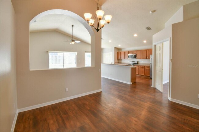 Building Photo - Spacious 3-bed, 2-bathr home with a bonus ...