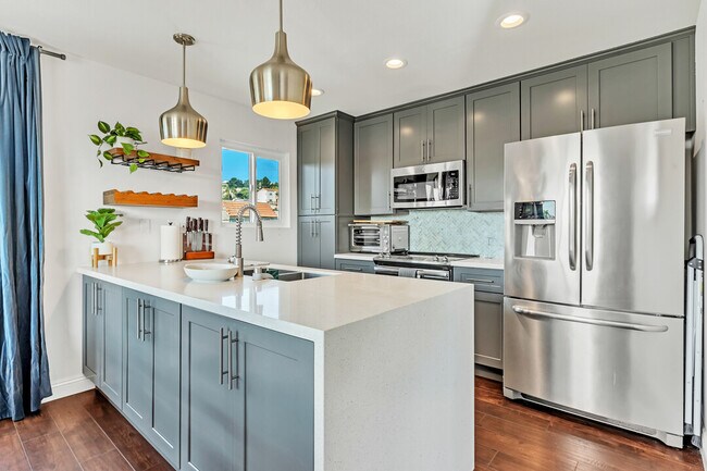 Kitchen - 5653 Riley St