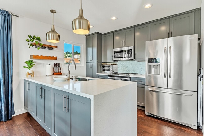 Kitchen - 5653 Riley St