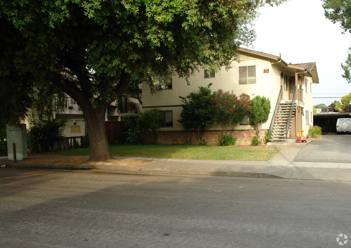 Foto del edificio - 995 Helen Ave